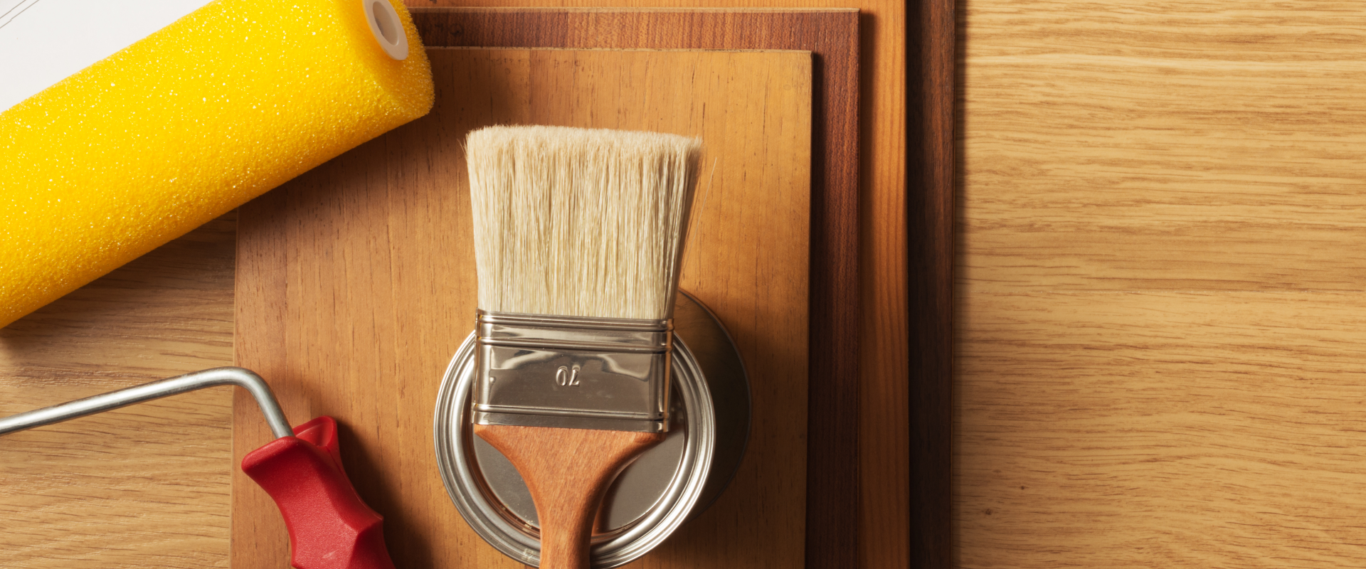 Componentes de acabamento e decoração